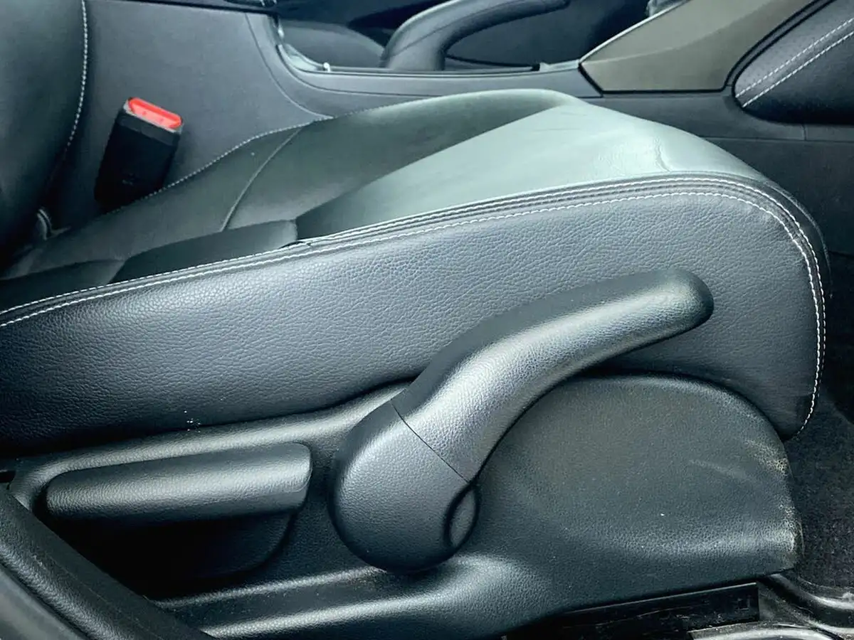 2014-honda-civic-18-sr-hatchback-big-13