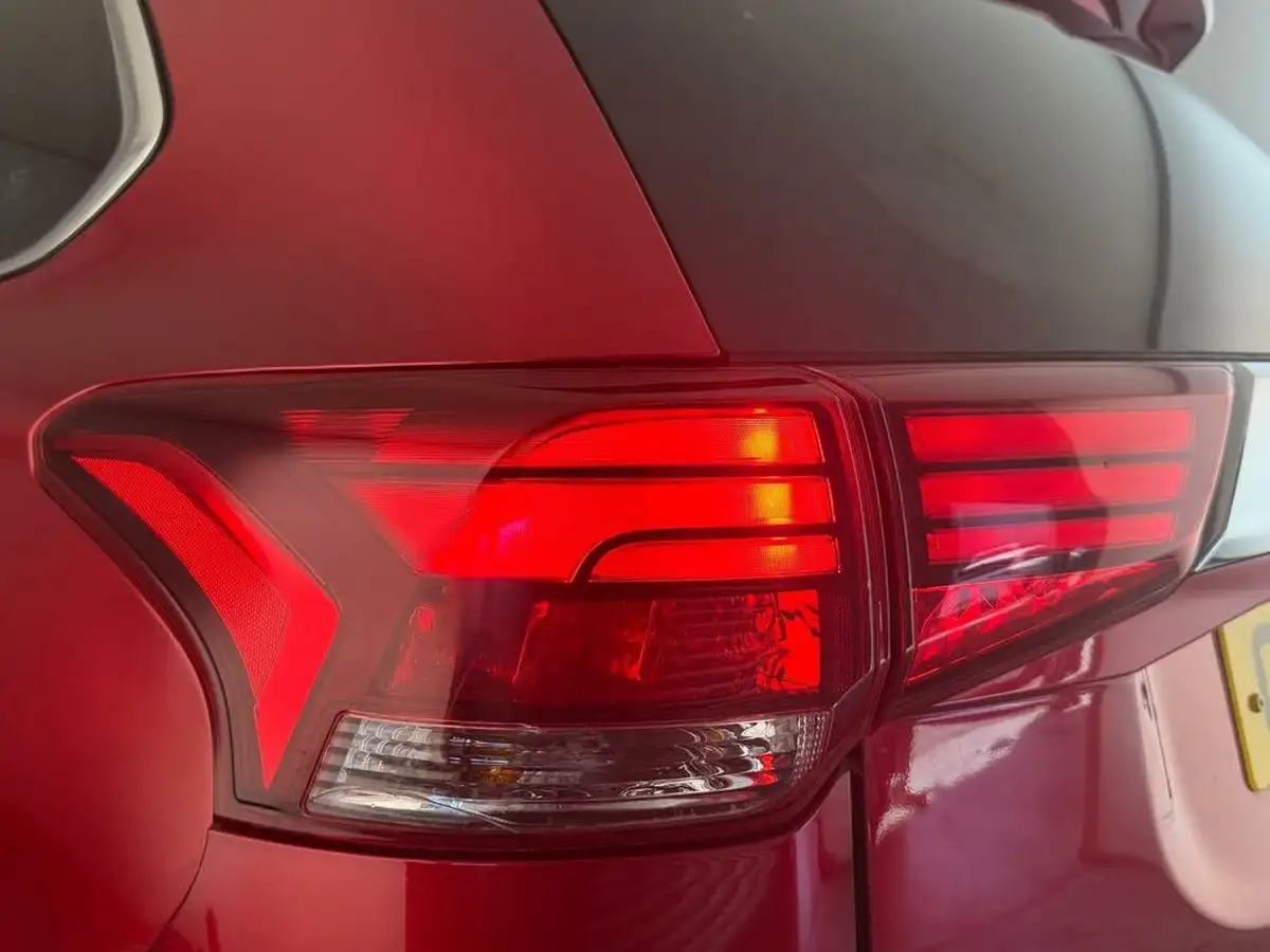 2020-mitsubishi-outlander-24-design-phev-big-31