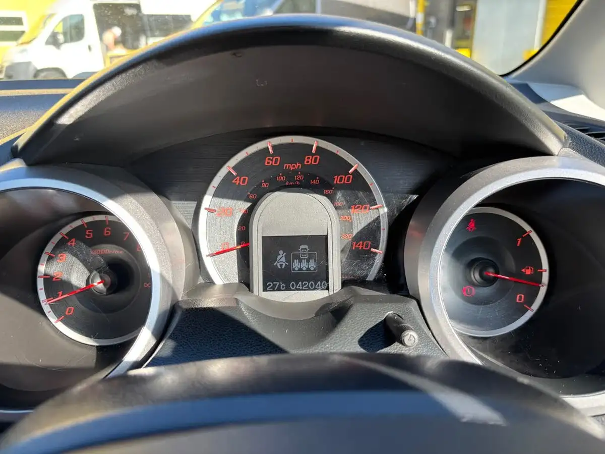 2010-honda-jazz-14-es-t-big-18
