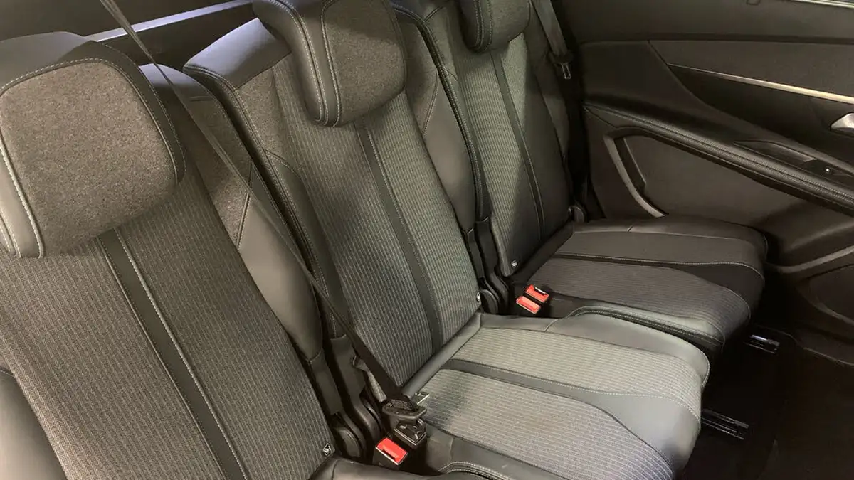 2021-peugeot-5008-suv-12-puretech-allure-premium-eat8-big-32