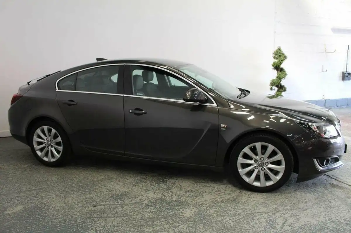 2015-vauxhall-insignia-20cdti-elite-nav-ecoflex-ss-hatchback-5d-big-3