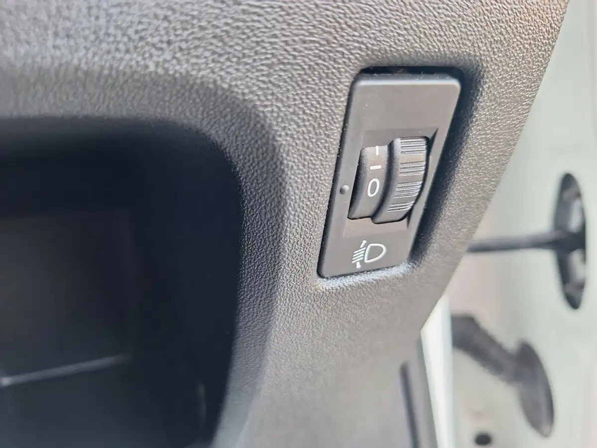 2019-peugeot-208-12-puretech-signature-big-22