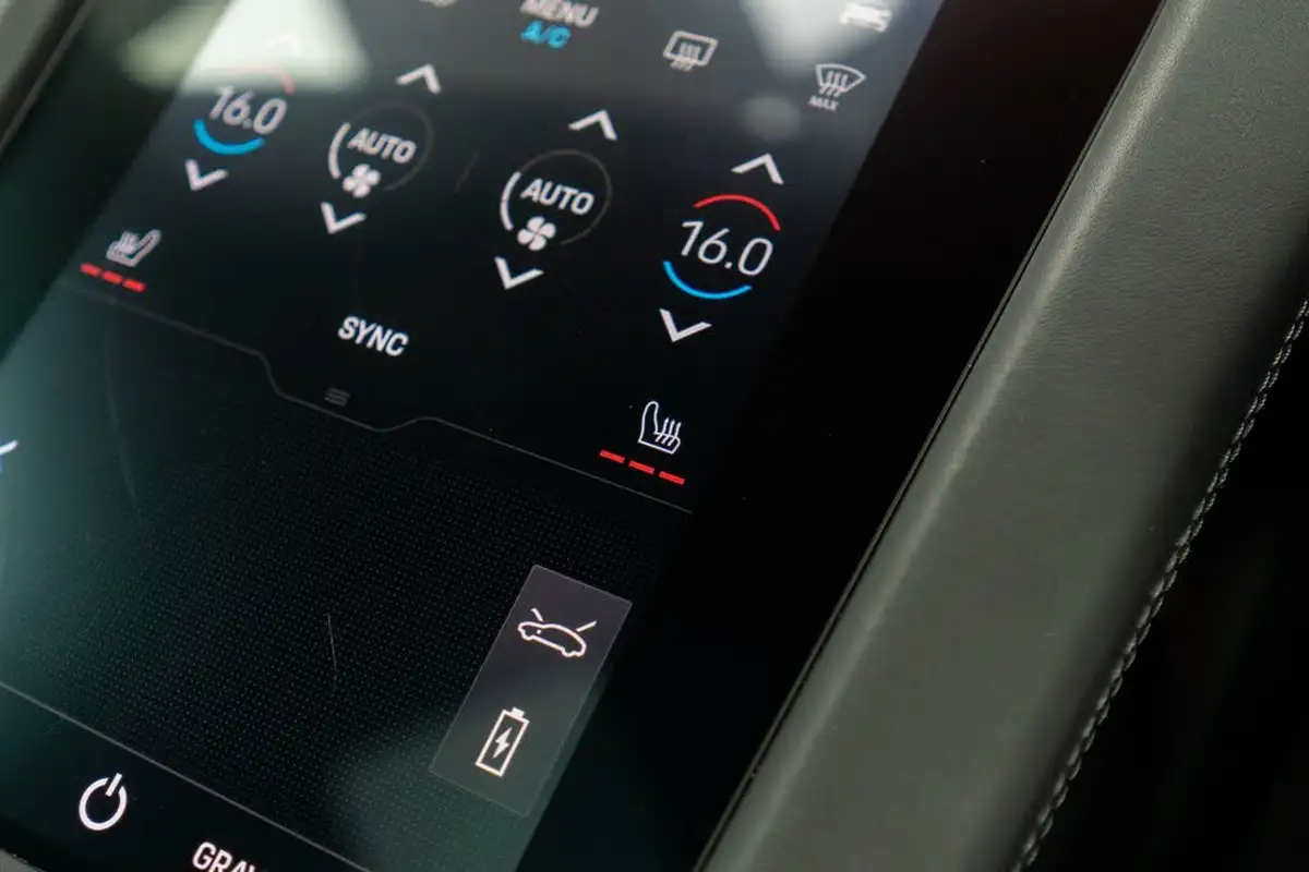 2021-porsche-taycan-e-4s-cross-turismo-big-29
