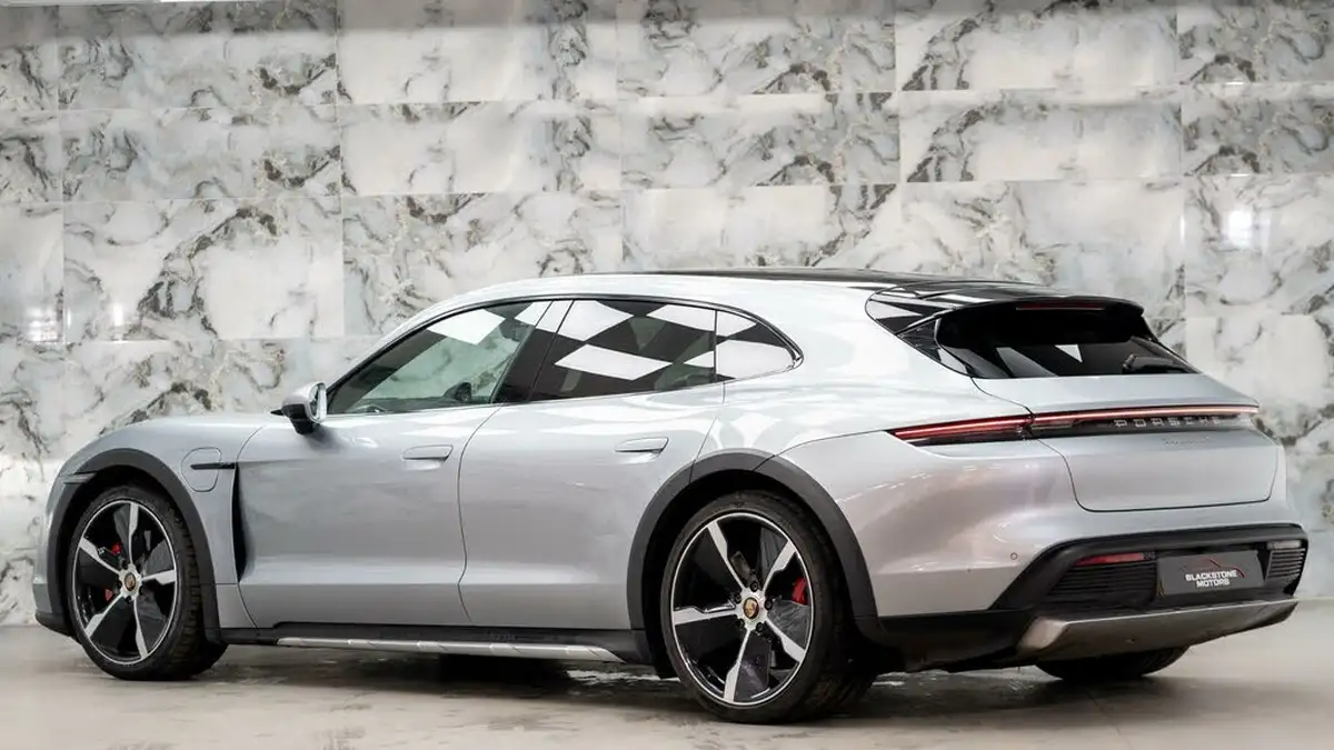 2021-porsche-taycan-e-4s-cross-turismo-big-5