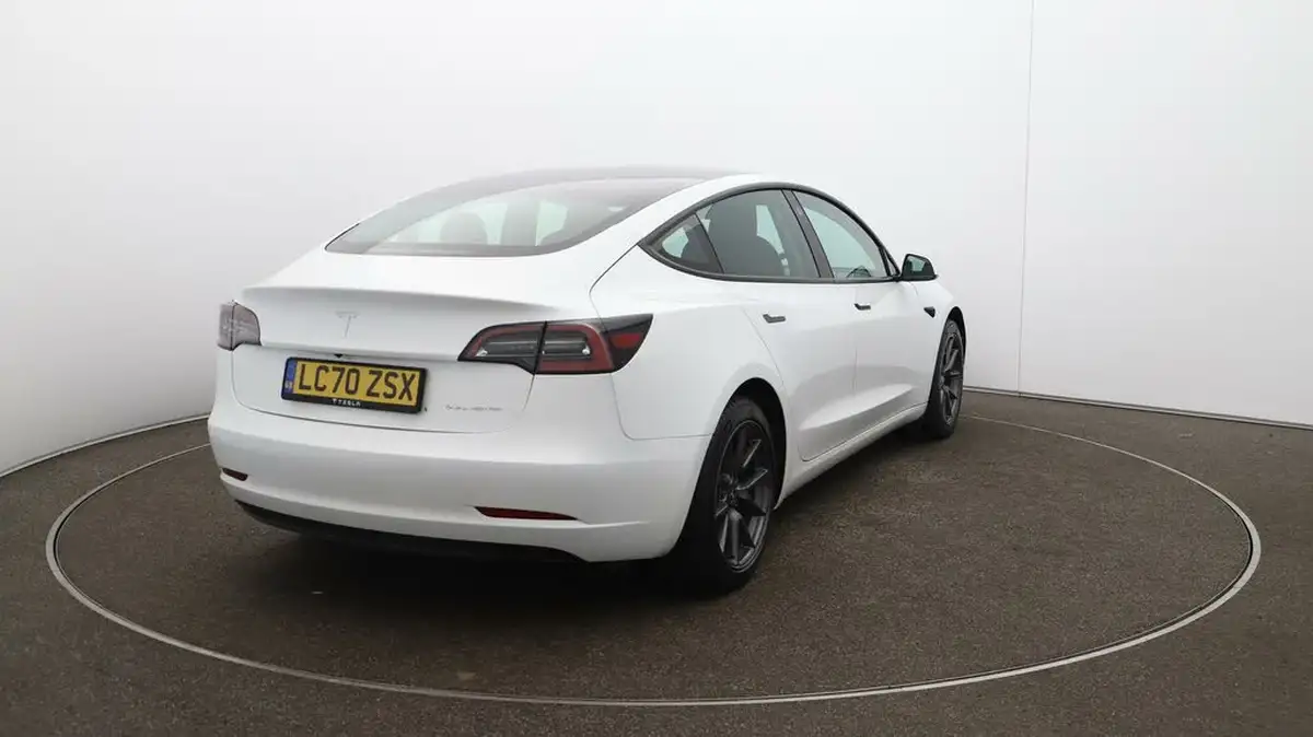2020-tesla-model-3-e-long-range-big-54