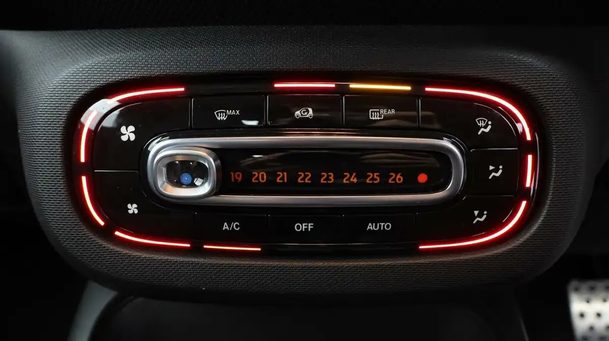 2020-smart-fortwo-eq-pulse-premium-cabriolet-big-11