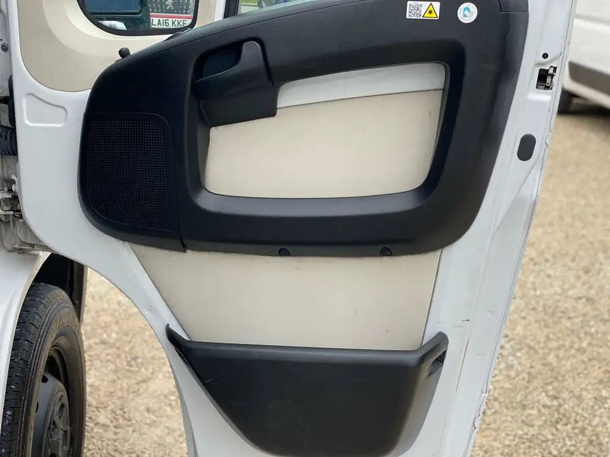2017-fiat-ducato-20td-35-lh2-panel-big-28