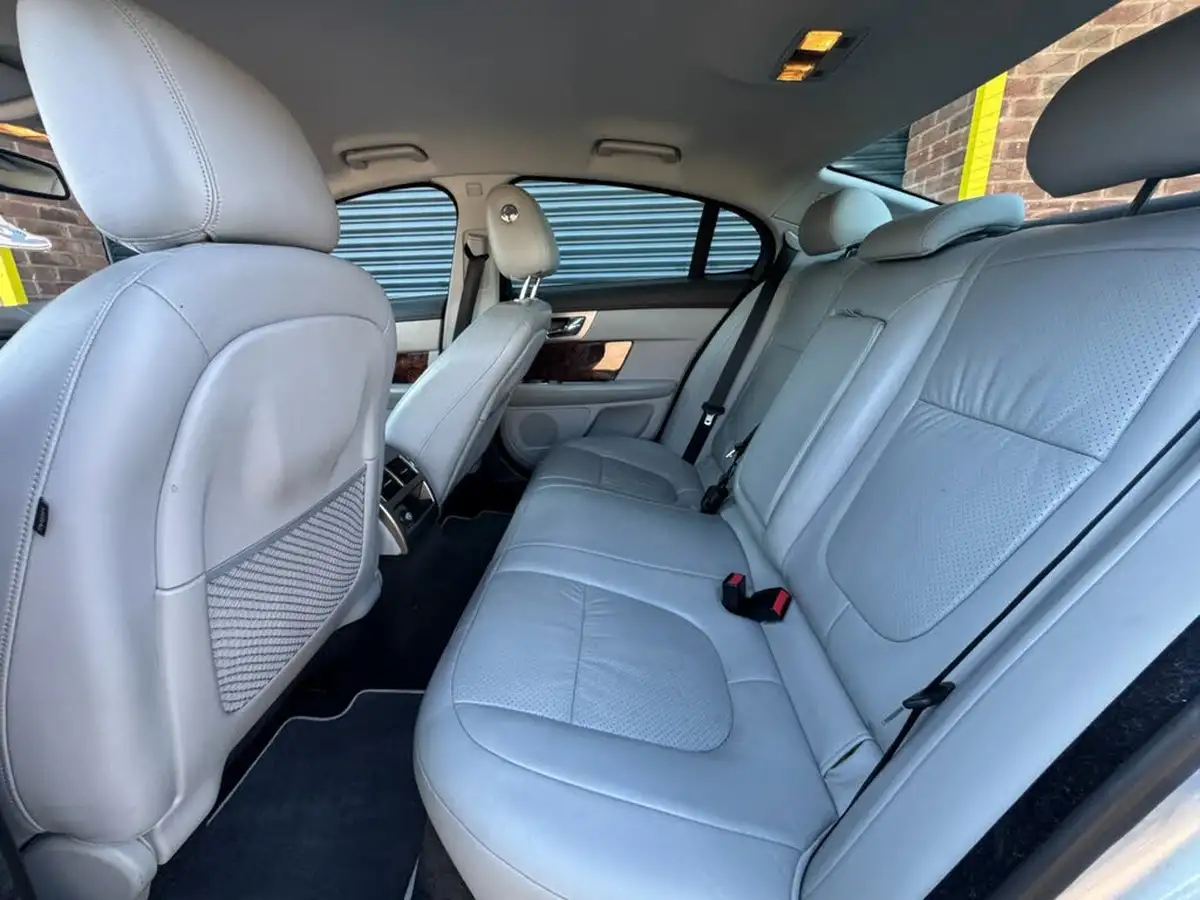 2009-jaguar-xf-30td-s-premium-luxury-big-15