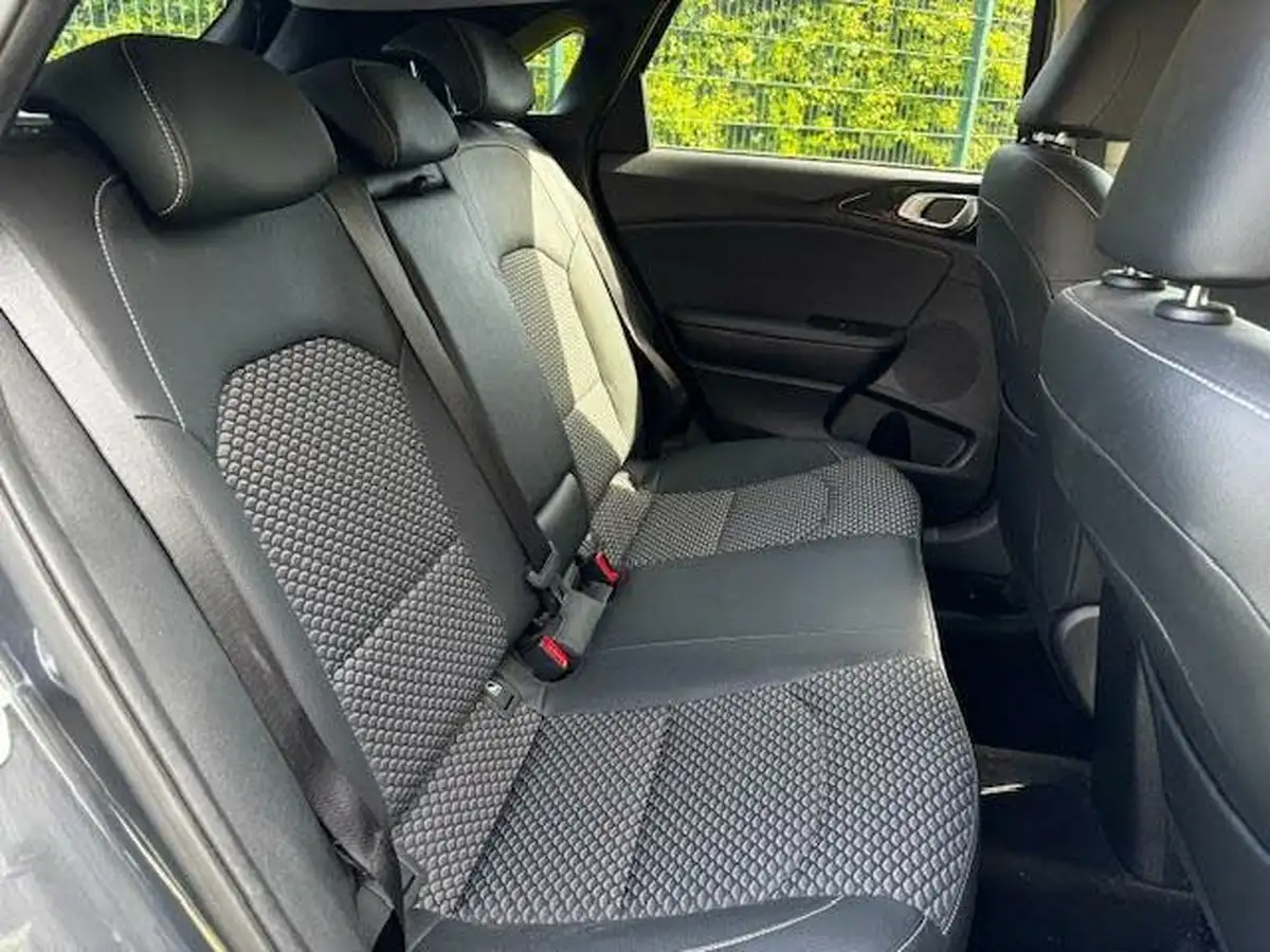 2022-kia-ceed-15-t-gdi-3-hatchback-big-9