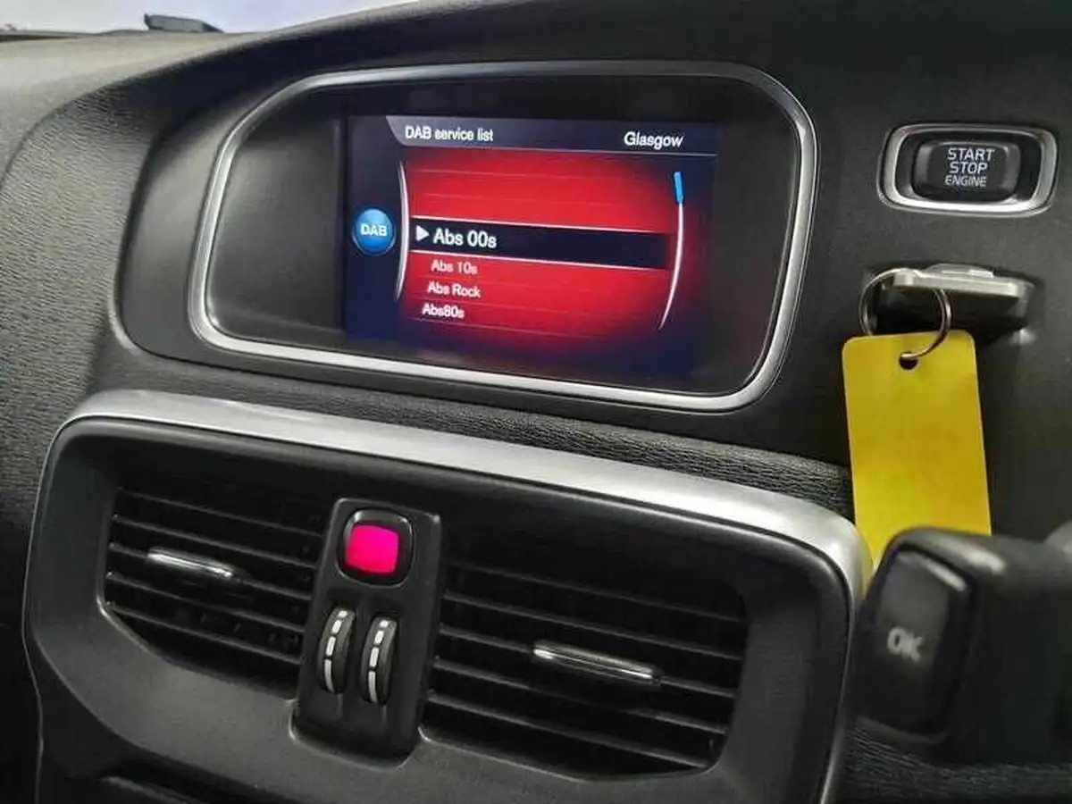 2019-volvo-v40-20td-d2-r-design-geartronic-big-16