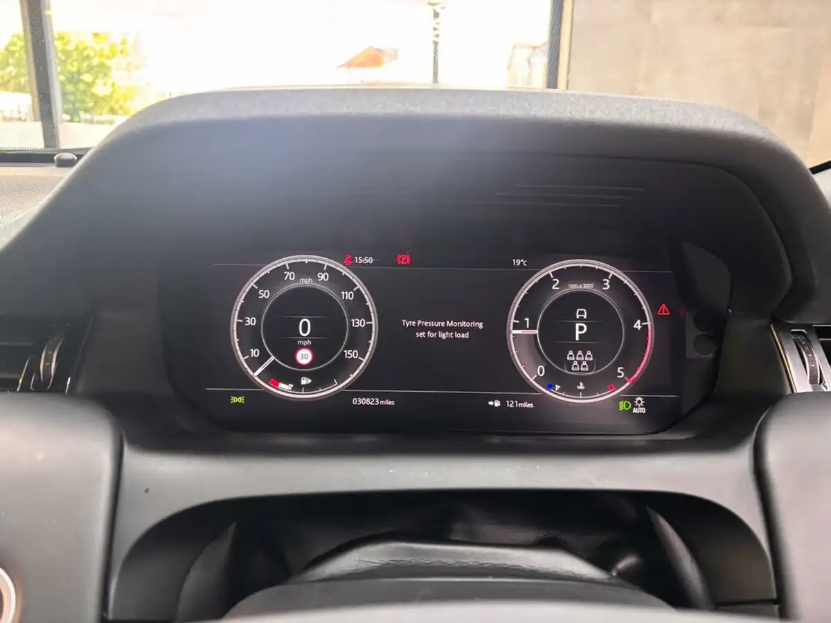 2019-land-rover-discovery-sport-20-d180-r-dynamic-hse-big-32