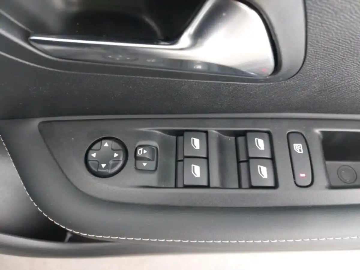 2024-peugeot-208-12-puretech-allure-big-18