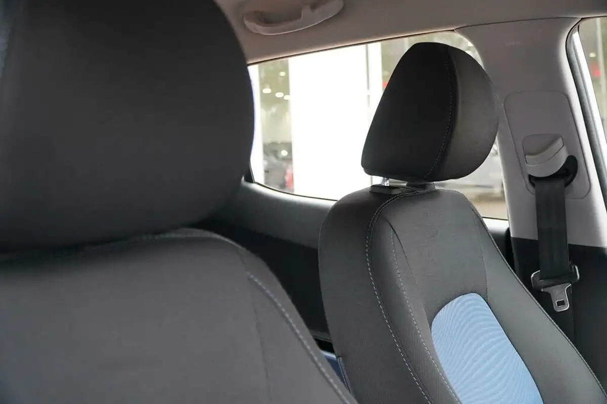 2014-hyundai-i10-10-premium-big-28