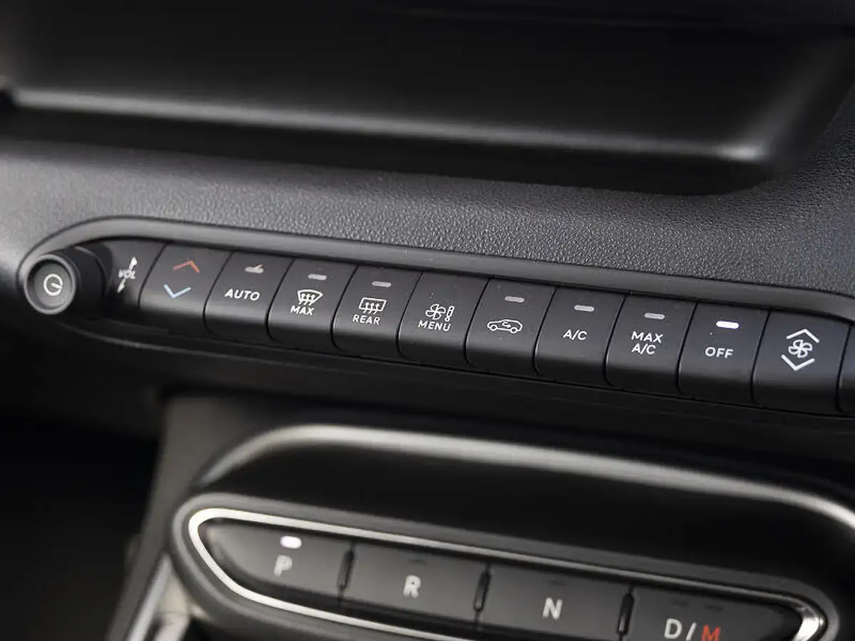 2025-jeep-avenger-12-gse-altitude-e-hybrid-48v-auto-big-14