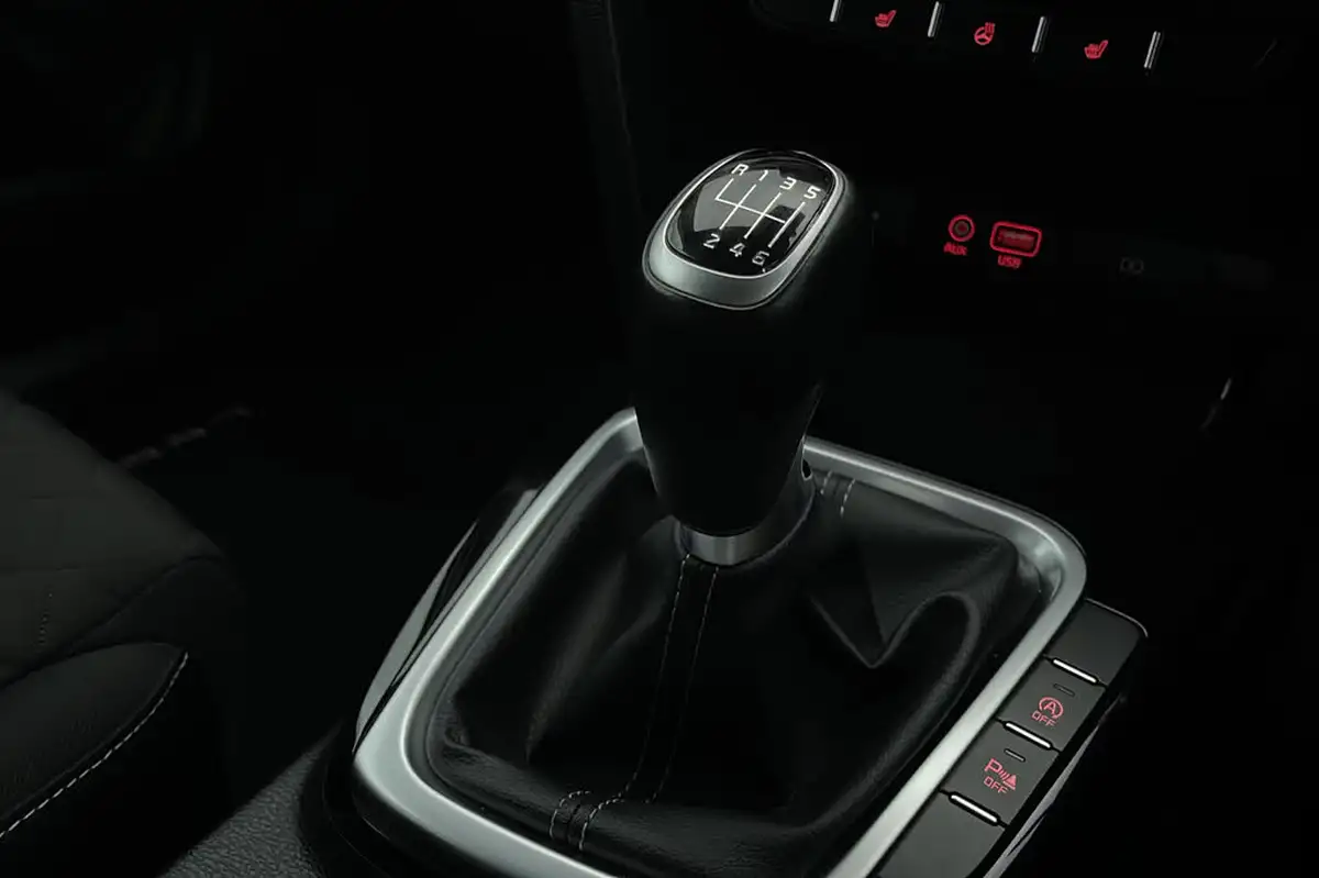 2019-kia-ceed-14-t-gdi-gt-line-big-12