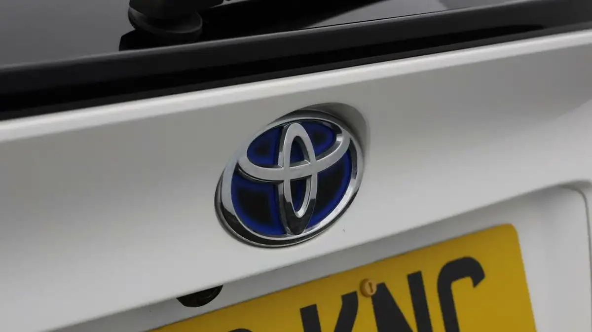 2020-toyota-c-hr-18-vvt-i-design-big-19