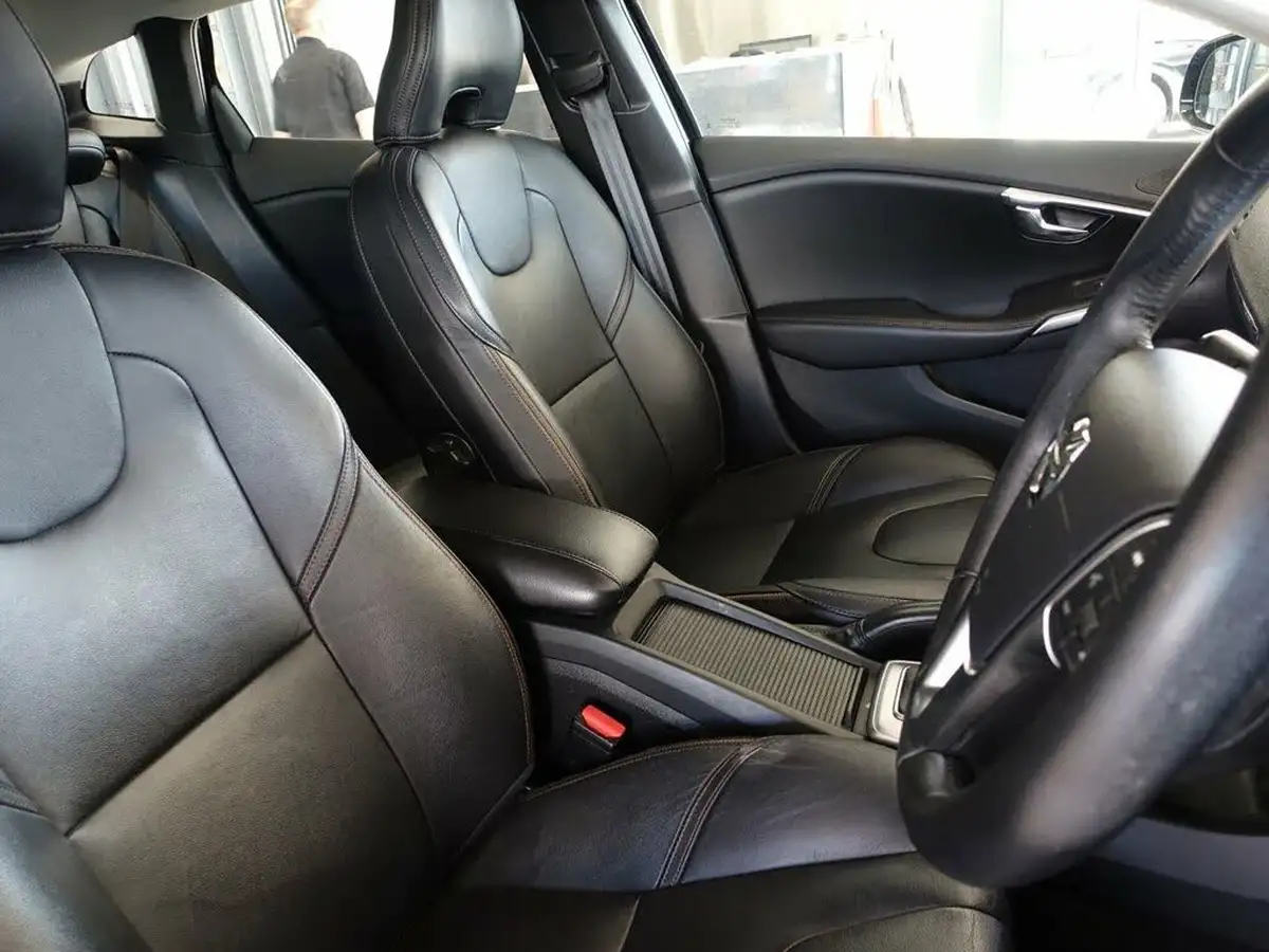 2018-volvo-v40-15-t3-cross-country-pro-big-12