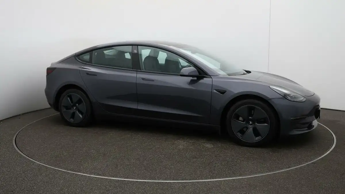 2022-tesla-model-3-e-long-range-big-44