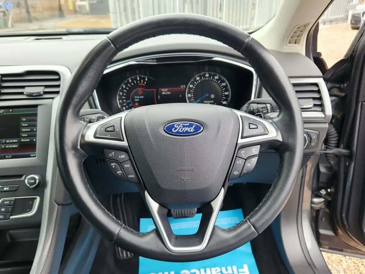 2016-ford-mondeo-big-15