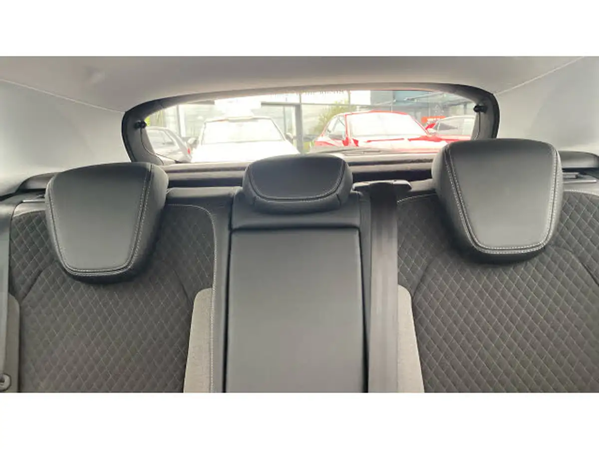 2020-vauxhall-grandland-x-12-sri-nav-big-14