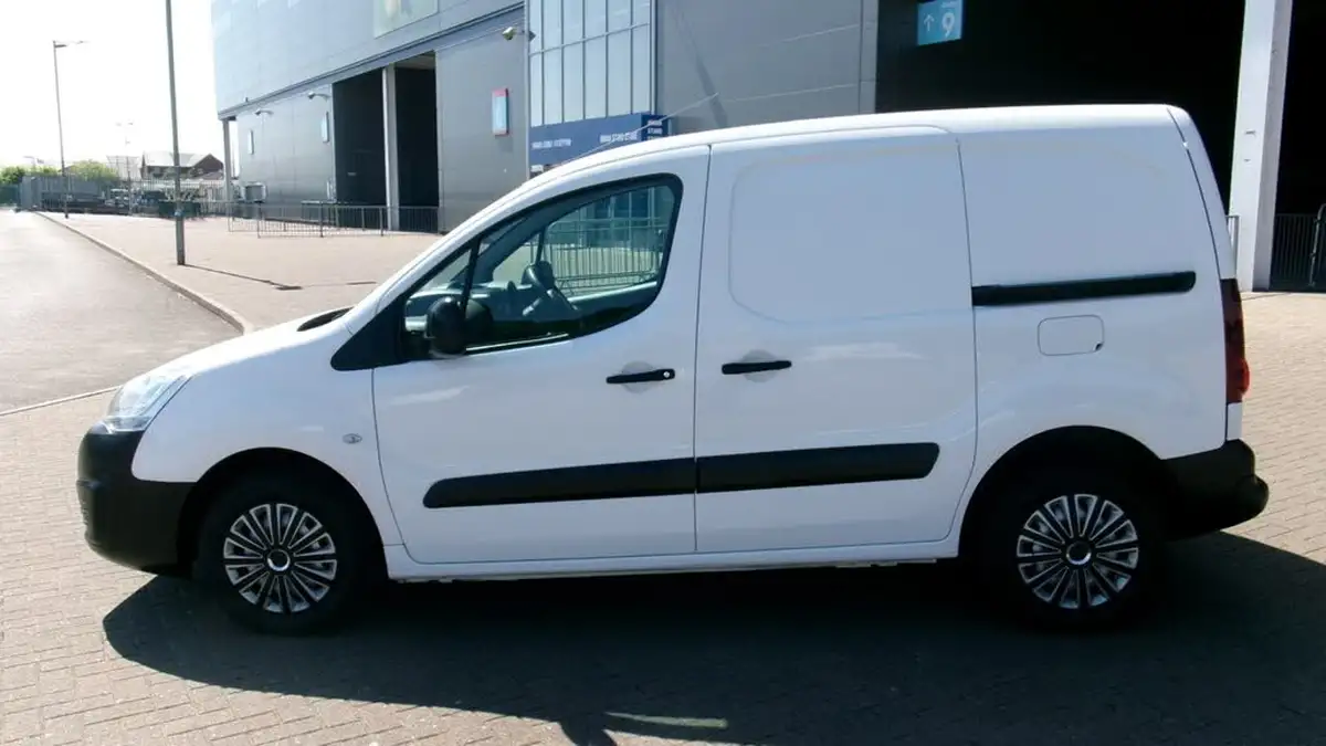 2016-peugeot-partner-16td-s-l1-16hdi-92-850-panel-big-9