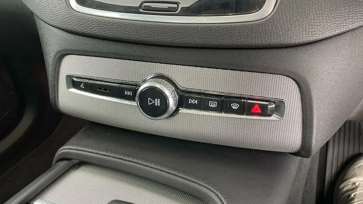 2024-volvo-xc90-20-b5-core-big-24