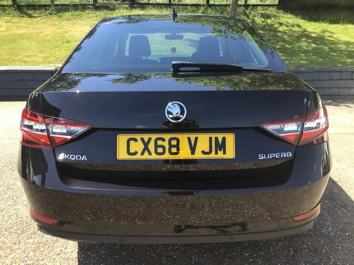 2018-skoda-superb-20tdi-se-l-executive-150ps-scr-hatchback-big-8