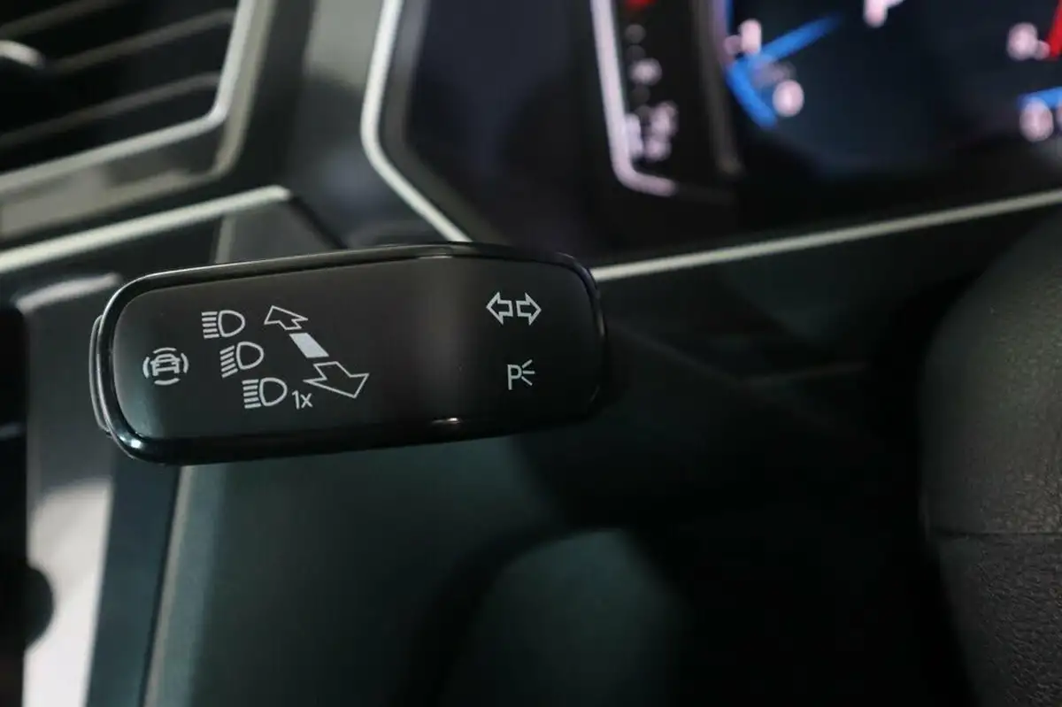 2021-volkswagen-tiguan-15-tsi-r-line-big-19
