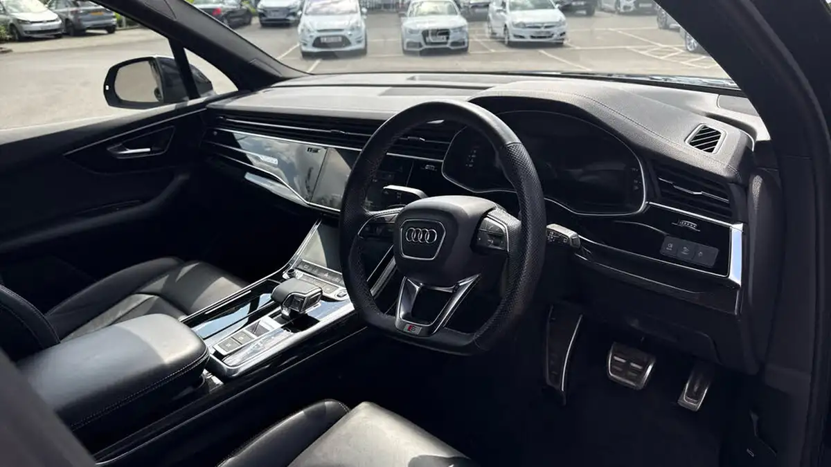 2022-audi-q7-30-55-tfsi-black-edition-big-12