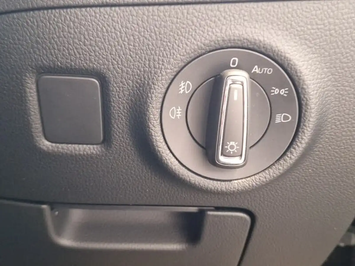 2023-skoda-superb-20tdi-se-technology-estate-dsg-big-17