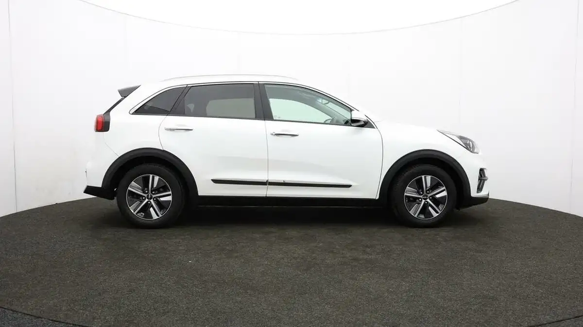 2021-kia-niro-16-gdi-phev-3-42in-cluster-big-40