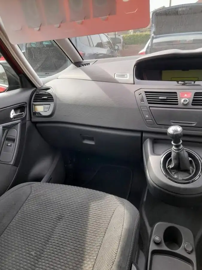 2013-citroen-c4-picasso-16hdi-platinum-big-11