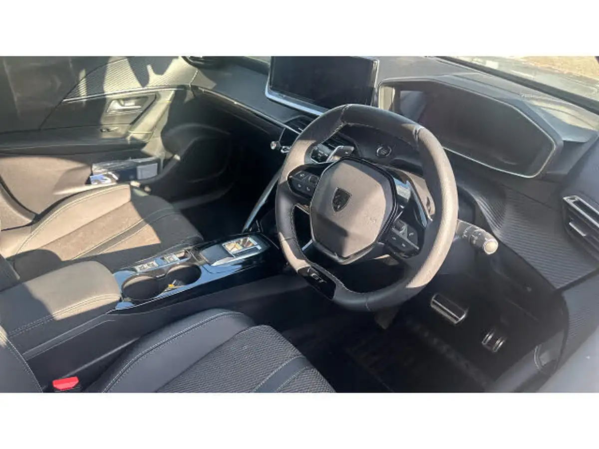 2024-peugeot-2008-suv-12-puretech-gt-130ps-eat8-big-10