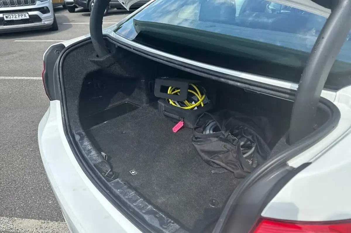 2018-bmw-3-series-20-330e-m-sport-big-22