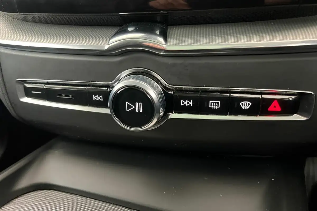 2024-volvo-xc60-20-b5-plus-big-13