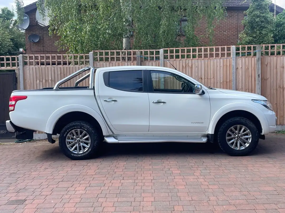 2017-mitsubishi-l200-24di-d-warrior-178bhp-eu6-big-2