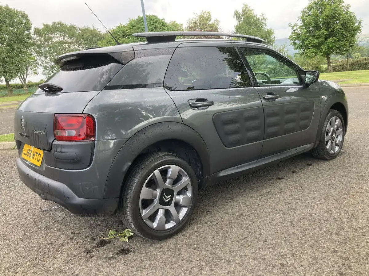 2016-citroen-c4-cactus-16bluehdi-flair-big-10