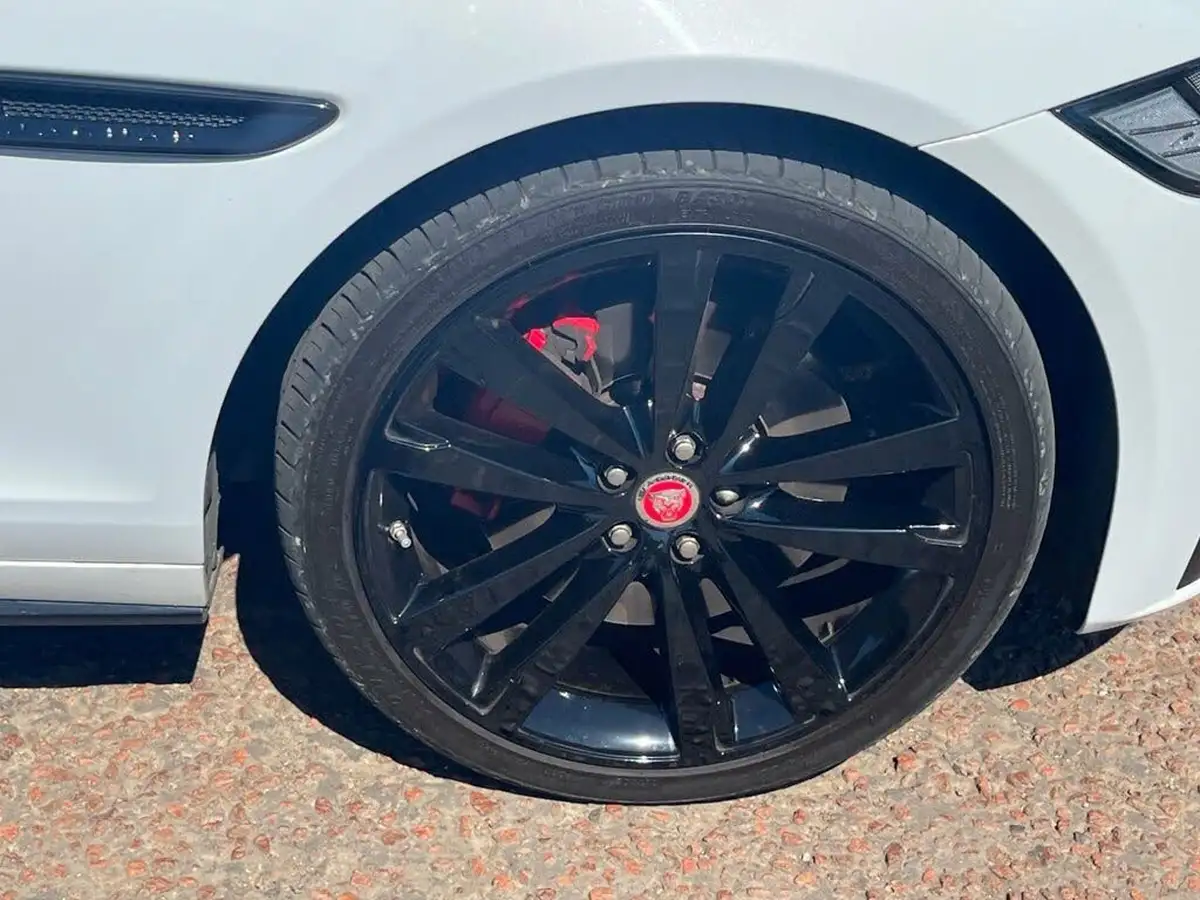 2016-jaguar-xf-30td-s-big-7