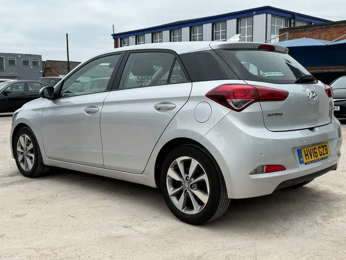 2016-hyundai-i20-12-blue-drive-se-hatchback-5d-big-8
