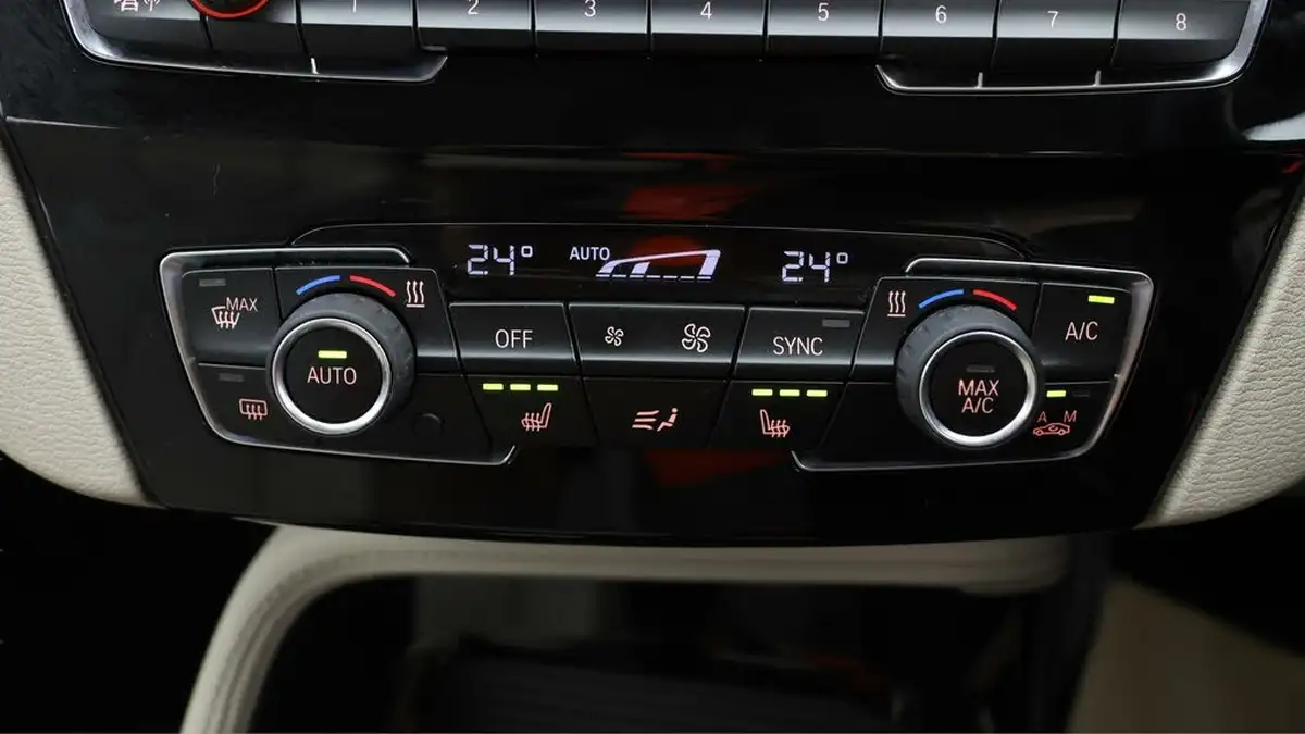 2019-bmw-x1-20-sdrive-20i-xline-sdrive-20i-big-11
