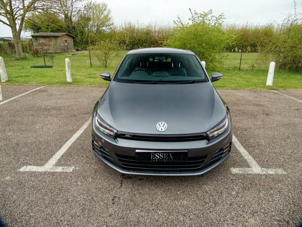 2016-volkswagen-scirocco-20-tsi-r-line-big-13