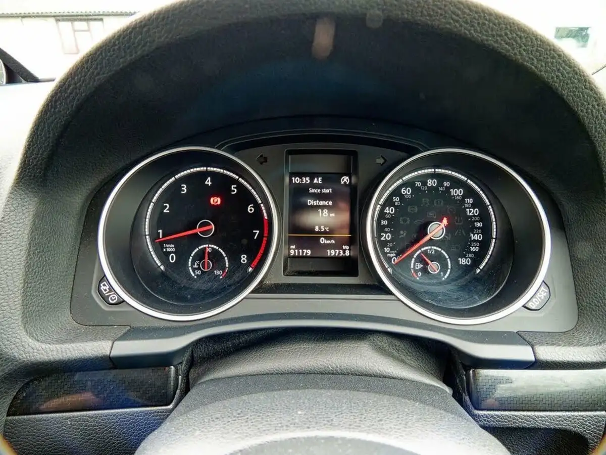 2016-volkswagen-scirocco-20-tsi-r-line-big-37