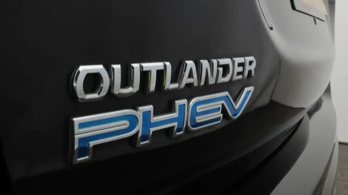 2020-mitsubishi-outlander-24-design-phev-big-20