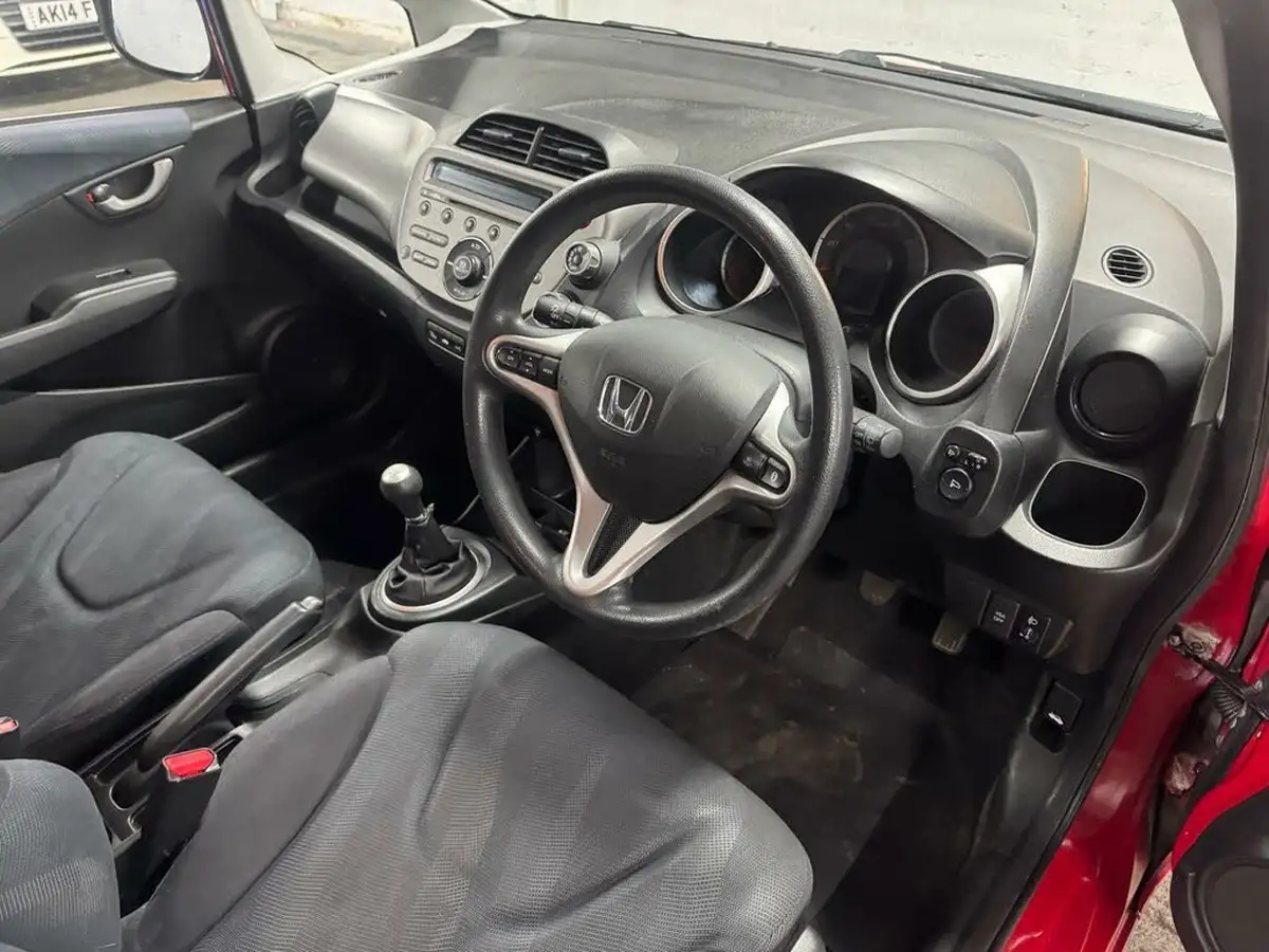 2010-honda-jazz-14-es-big-41