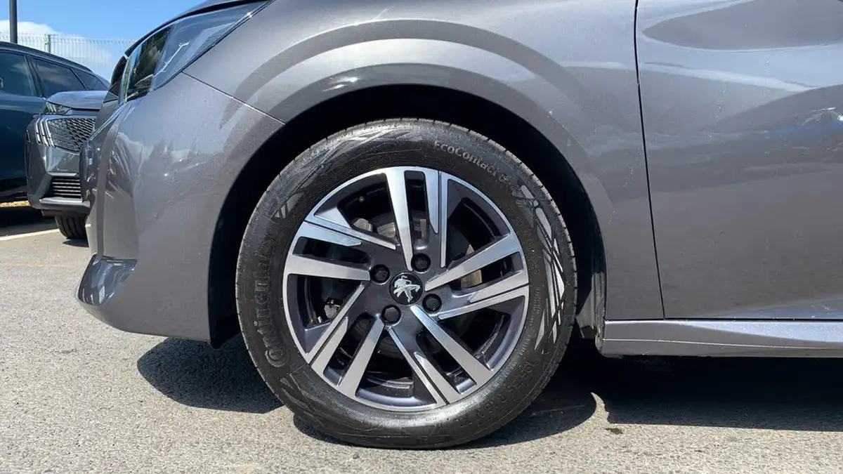 2023-peugeot-208-12-puretech-allure-premium-100ps-big-13