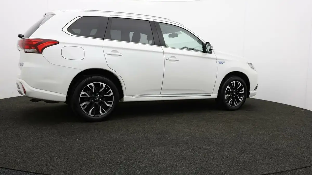 2017-mitsubishi-outlander-20-4h-phev-big-34