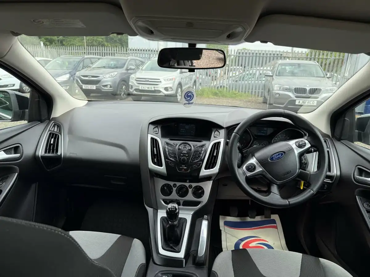 2012-ford-focus-16-zetec-ti-vct-125ps-hatchback-big-21