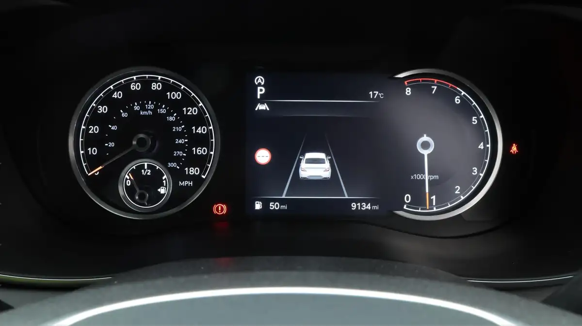 2022-genesis-g70-20-t-sport-line-saloon-4d-big-10