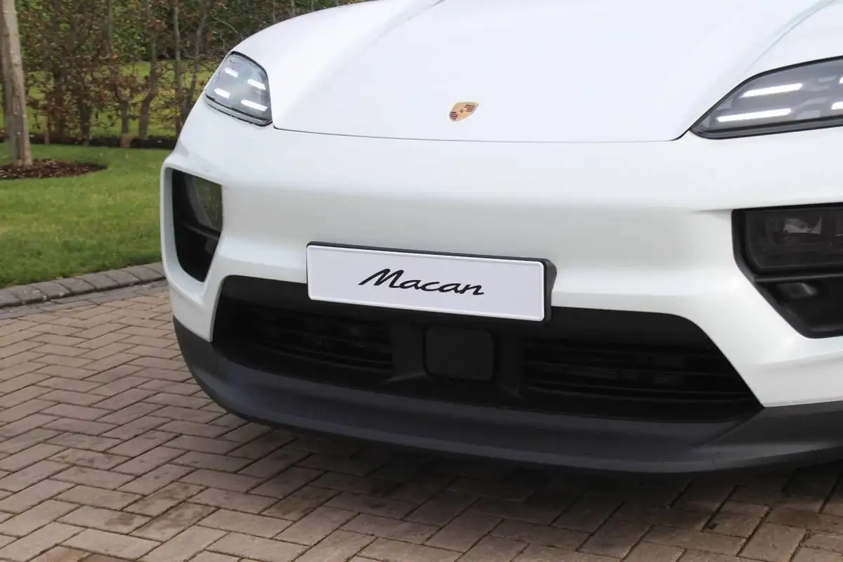 2025-porsche-macan-e-electric-big-13