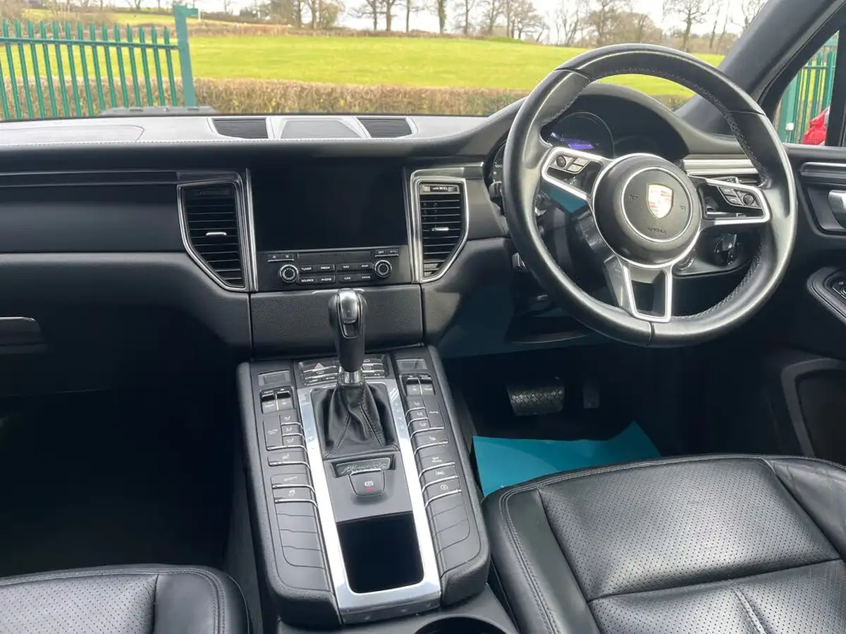 2016-porsche-macan-20-big-15